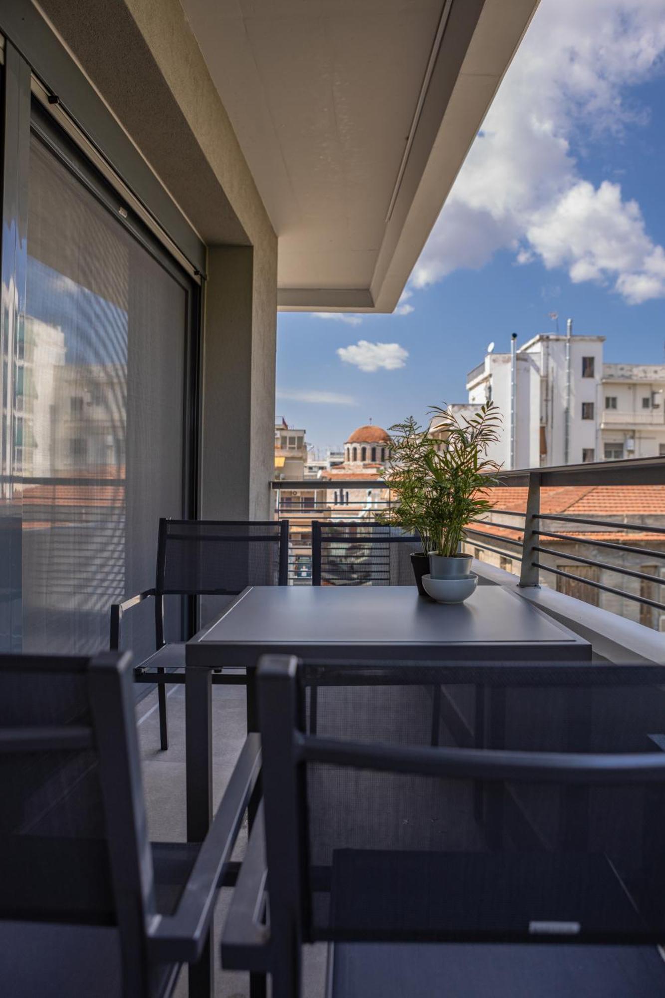 Aeson Premium Living Aparthotel Volos Eksteriør bilde
